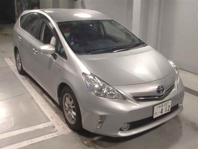 8023 Toyota Prius alpha ZVW41W 2013 г. (JU Tokyo)